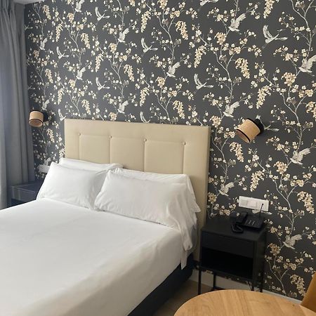 Hotel Cisneros アルカラ・デ・エナレス エクステリア 写真