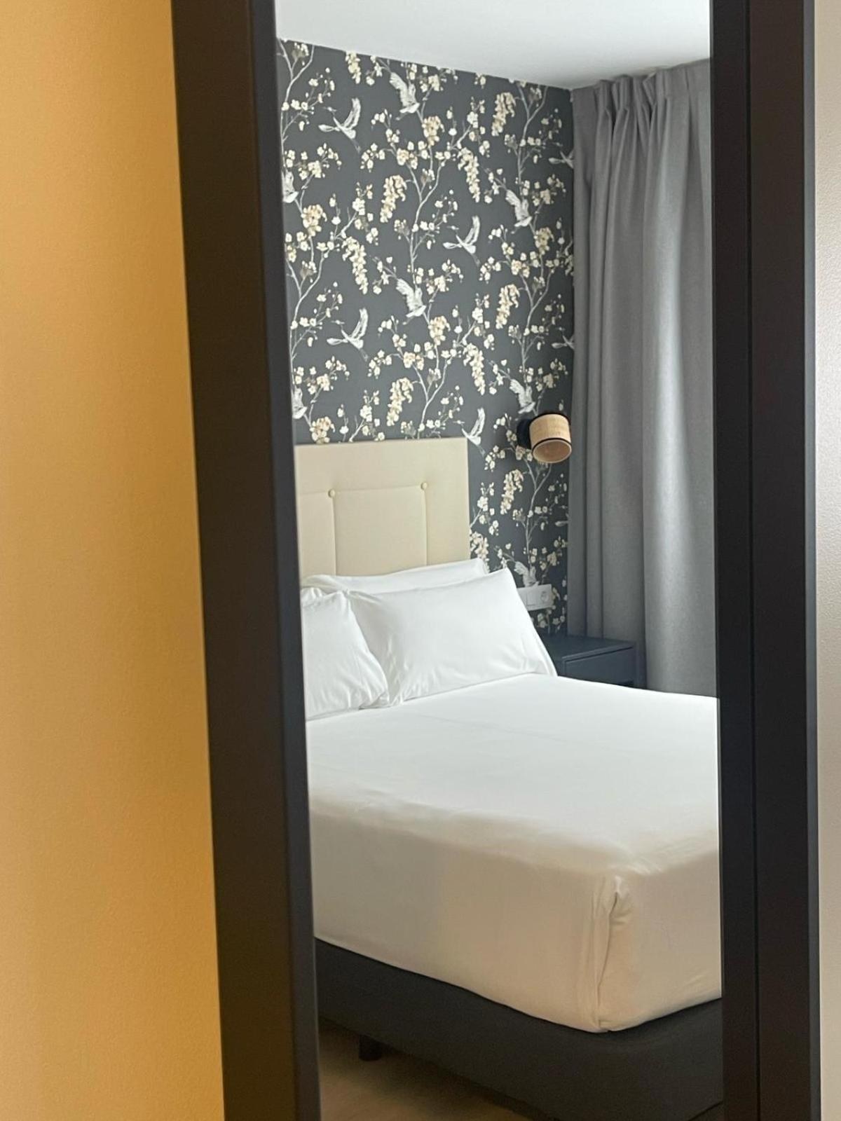 Hotel Cisneros アルカラ・デ・エナレス エクステリア 写真