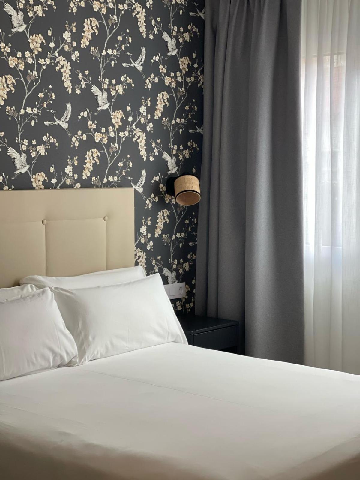 Hotel Cisneros アルカラ・デ・エナレス エクステリア 写真