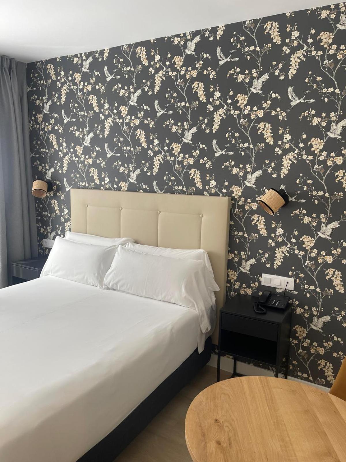 Hotel Cisneros アルカラ・デ・エナレス エクステリア 写真
